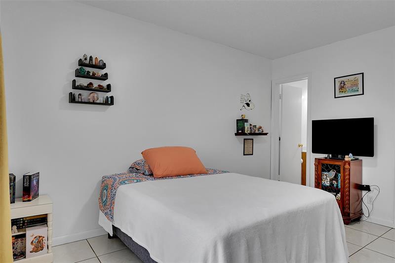 Image 15 of 35 For 330 Cypress Rd  610