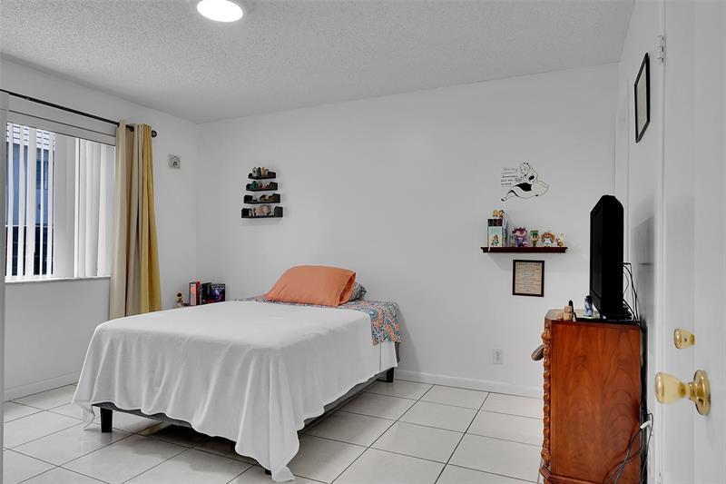 Image 16 of 35 For 330 Cypress Rd  610