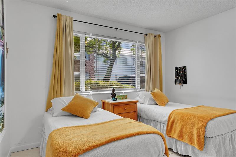 Image 21 of 35 For 330 Cypress Rd  610