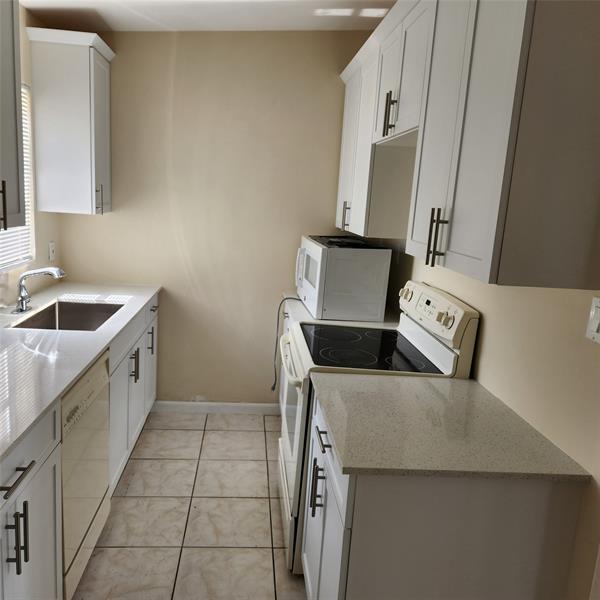 Image 4 of 11 For 3136 Seacrest Blvd
