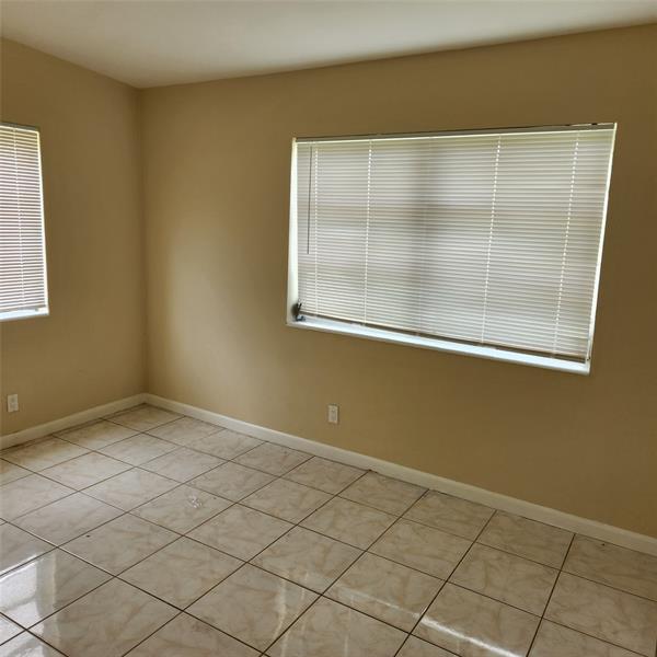 Image 5 of 11 For 3136 Seacrest Blvd