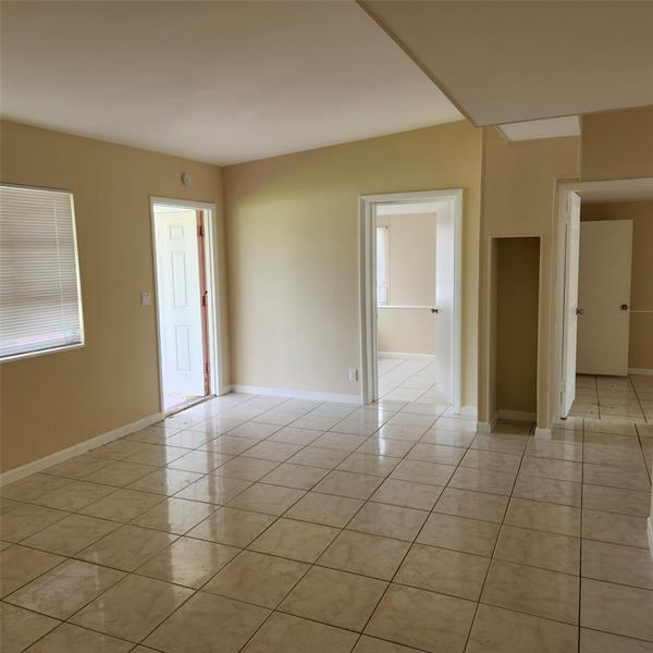 Image 6 of 11 For 3136 Seacrest Blvd