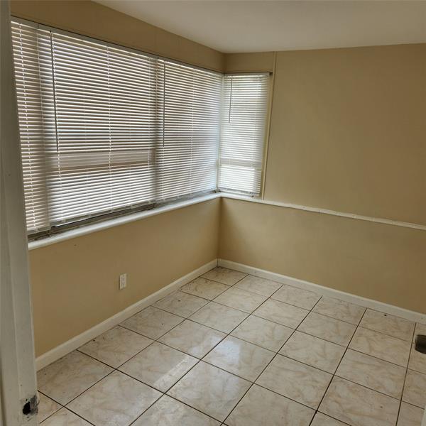 Image 7 of 11 For 3136 Seacrest Blvd