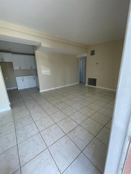 Image 9 of 11 For 3136 Seacrest Blvd
