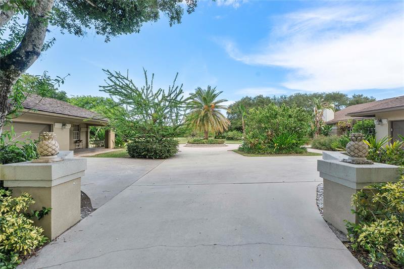 Image 11 of 56 For 21798 Cartagena Dr