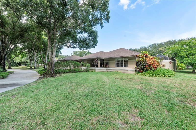 Image 12 of 56 For 21798 Cartagena Dr