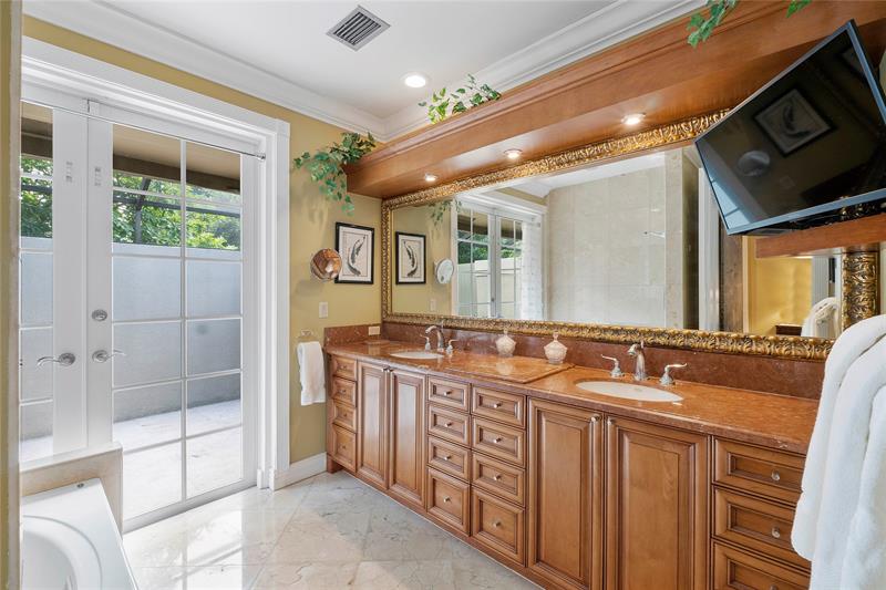 Image 34 of 56 For 21798 Cartagena Dr