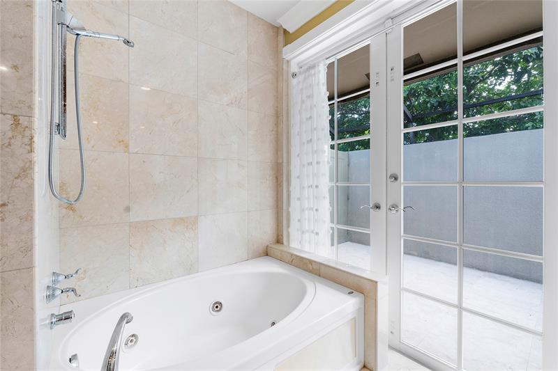 Image 35 of 56 For 21798 Cartagena Dr