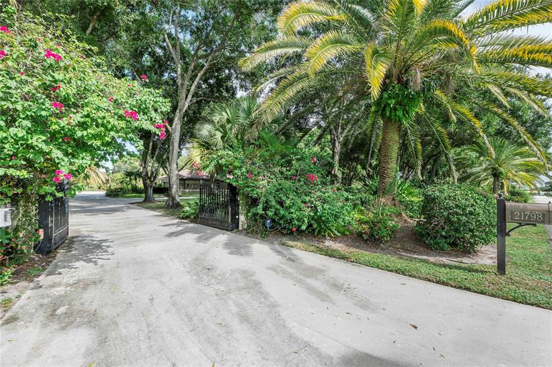 Image 8 of 56 For 21798 Cartagena Dr