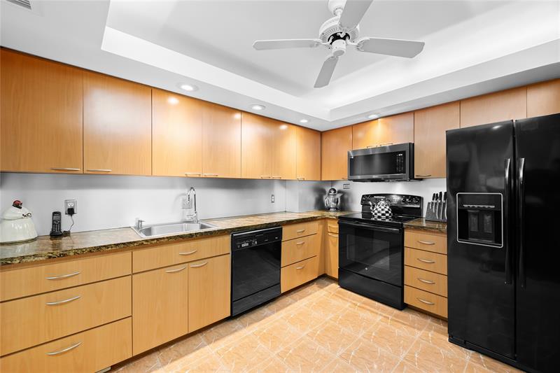 Image 16 of 50 For 3900 Galt Ocean Dr  105