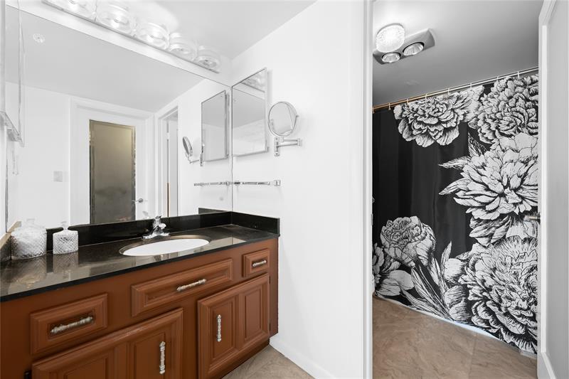 Image 24 of 50 For 3900 Galt Ocean Dr  105