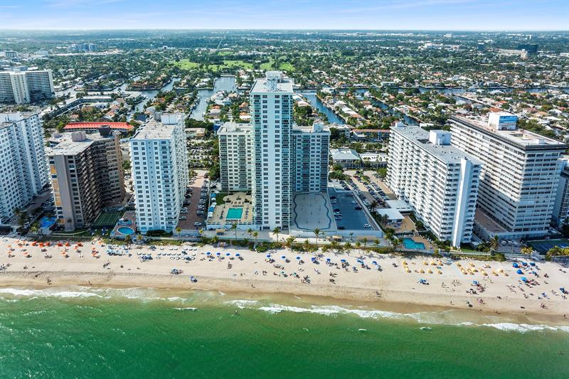 Image 33 of 50 For 3900 Galt Ocean Dr  105