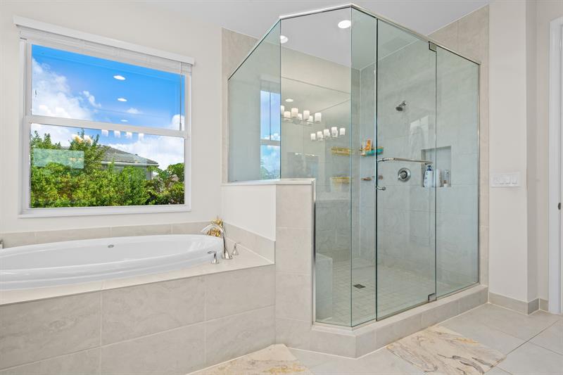 Image 13 of 33 For 7619 Francisca Club Ln