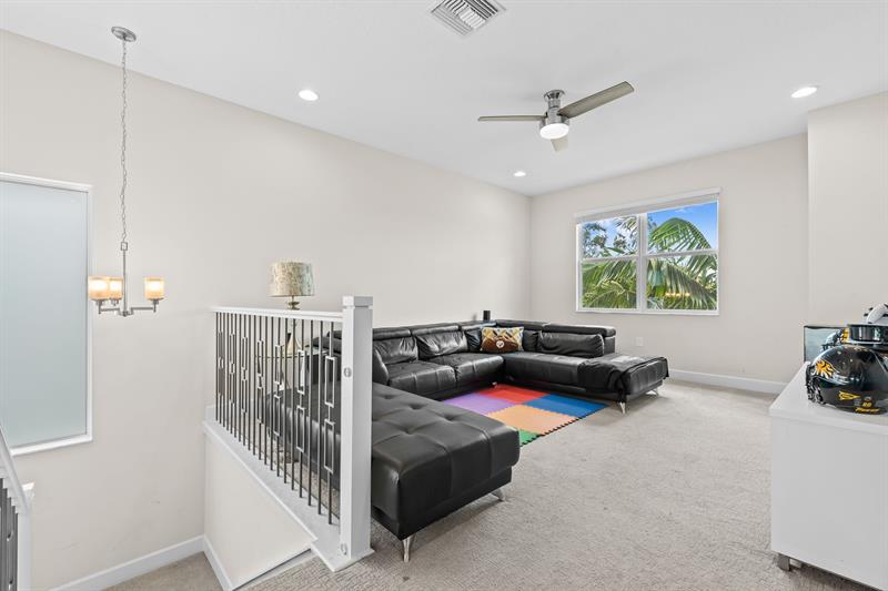 Image 15 of 33 For 7619 Francisca Club Ln