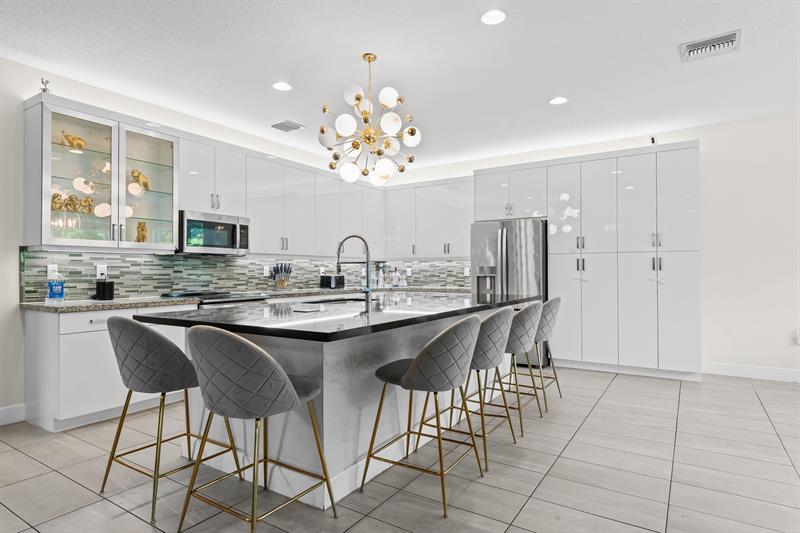 Image 21 of 33 For 7619 Francisca Club Ln