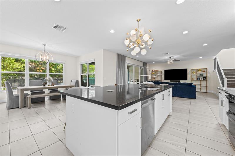 Image 22 of 33 For 7619 Francisca Club Ln