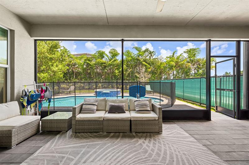 Image 27 of 33 For 7619 Francisca Club Ln