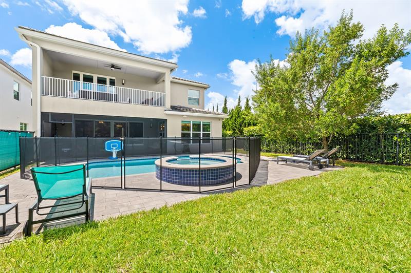 Image 28 of 33 For 7619 Francisca Club Ln