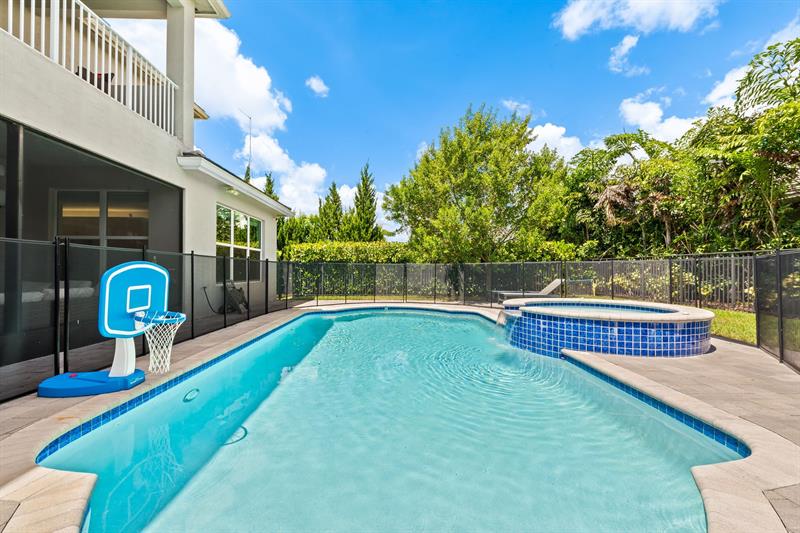 Image 3 of 33 For 7619 Francisca Club Ln