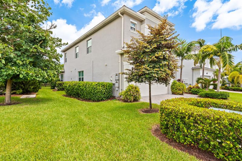 Image 32 of 33 For 7619 Francisca Club Ln