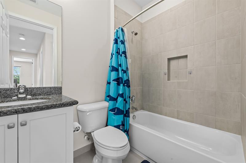 Image 9 of 33 For 7619 Francisca Club Ln