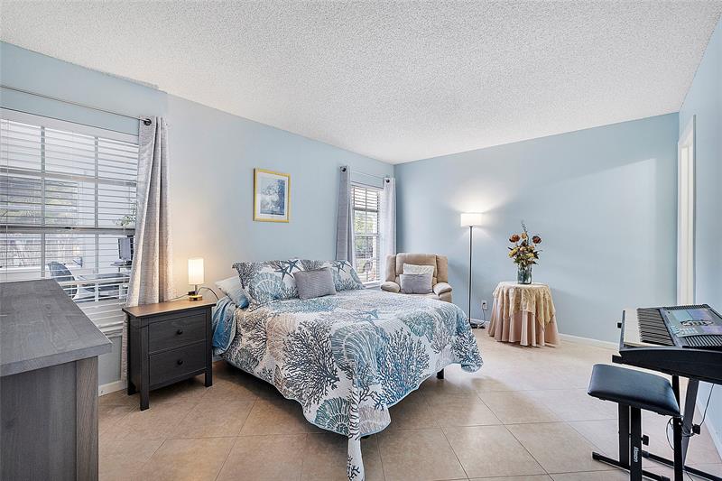 Image 10 of 27 For 393 Bennington Ln  393