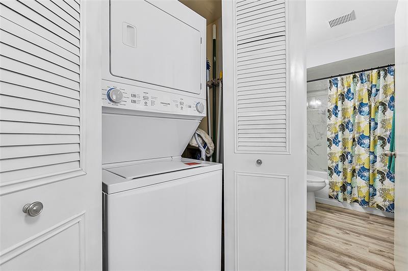 Image 14 of 27 For 393 Bennington Ln  393