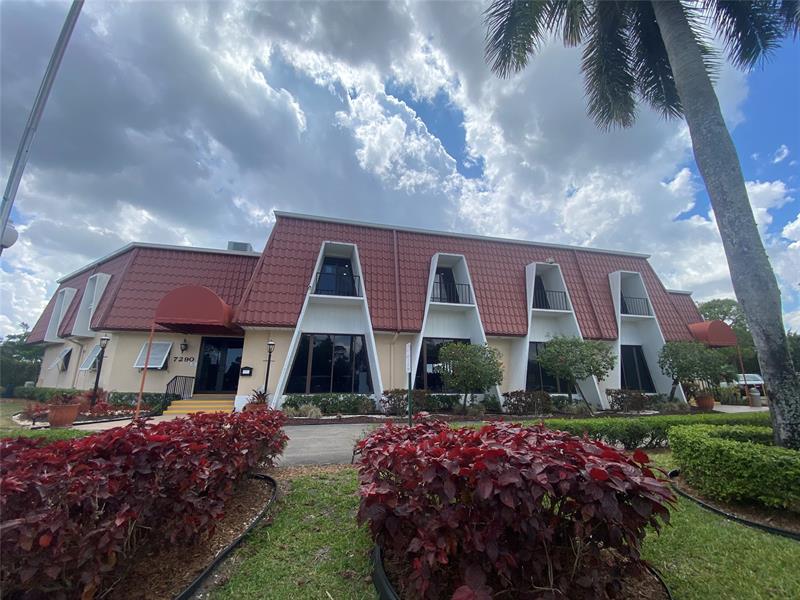 Image 22 of 27 For 393 Bennington Ln  393