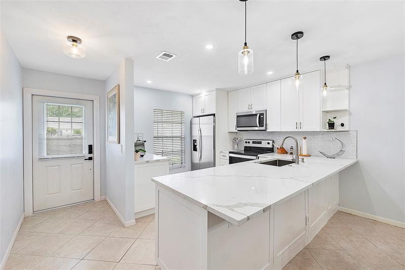 Image 3 of 27 For 393 Bennington Ln  393