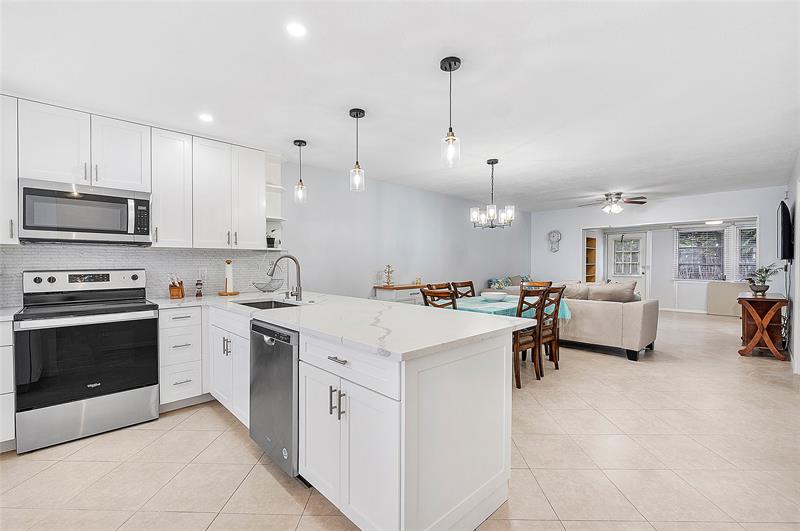 Image 4 of 27 For 393 Bennington Ln  393