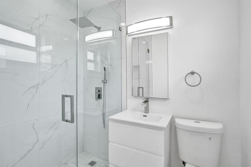 Image 10 of 74 For 7341 Meridian St