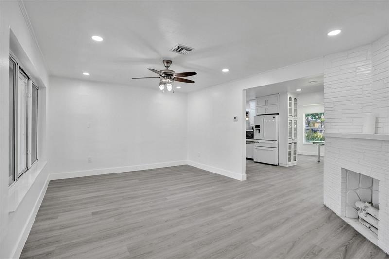 Image 15 of 74 For 7341 Meridian St