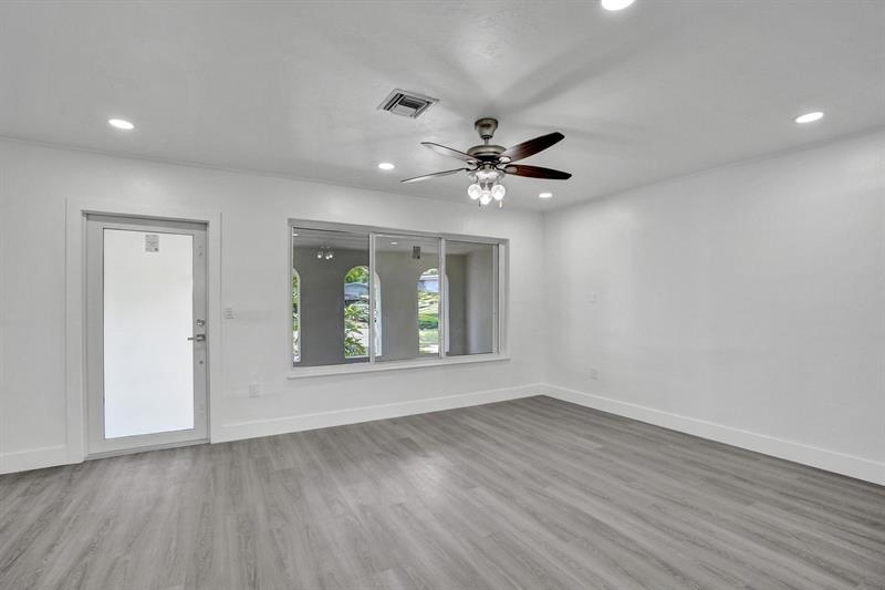 Image 20 of 74 For 7341 Meridian St