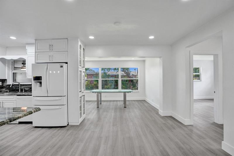 Image 21 of 74 For 7341 Meridian St