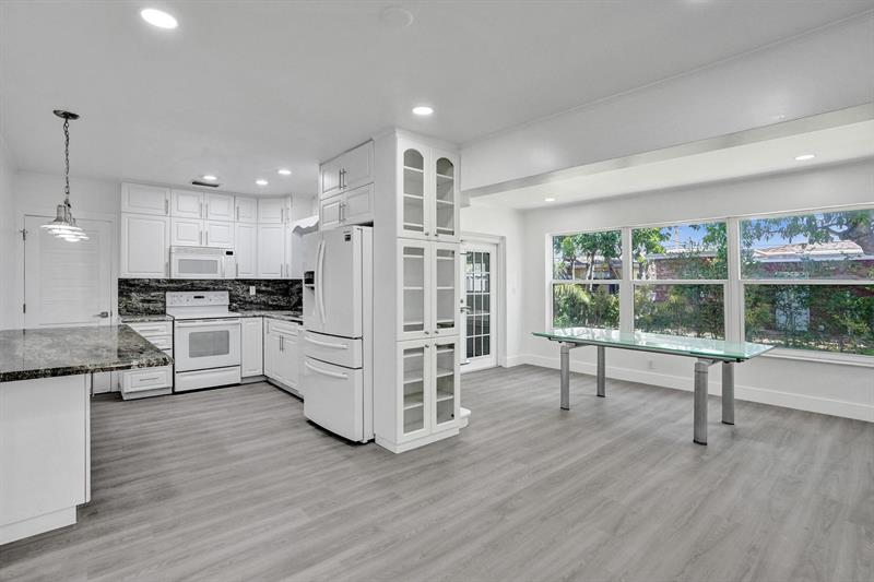 Image 22 of 74 For 7341 Meridian St