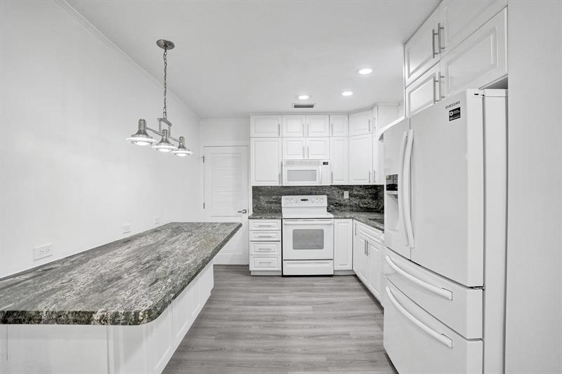 Image 24 of 74 For 7341 Meridian St