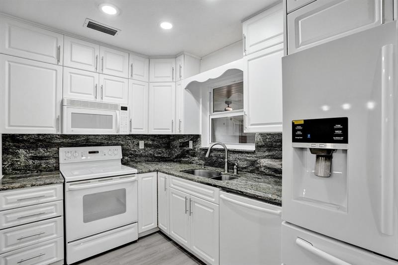 Image 29 of 74 For 7341 Meridian St