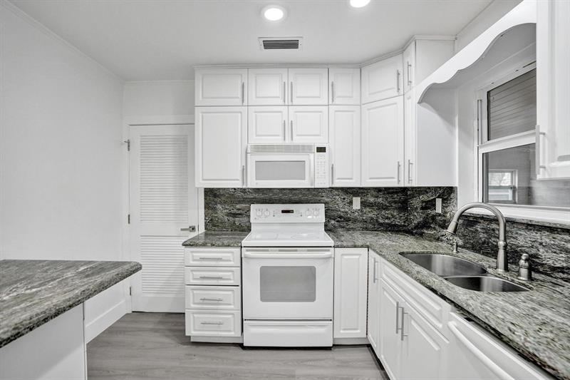 Image 31 of 74 For 7341 Meridian St