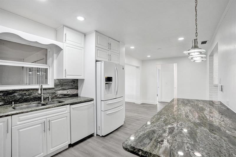 Image 32 of 74 For 7341 Meridian St