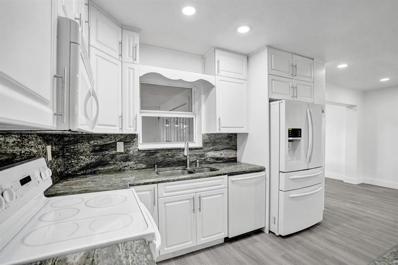 Image 33 of 74 For 7341 Meridian St