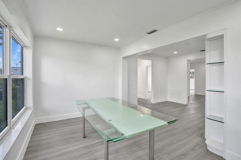 Image 38 of 74 For 7341 Meridian St