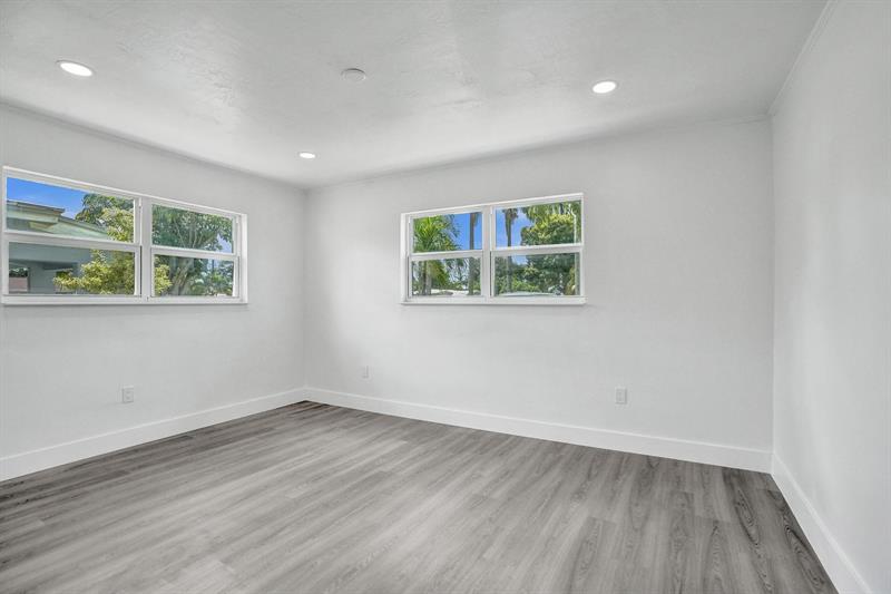 Image 4 of 74 For 7341 Meridian St