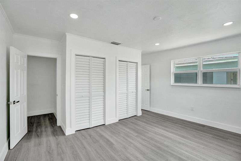 Image 5 of 74 For 7341 Meridian St