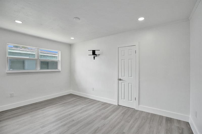 Image 52 of 74 For 7341 Meridian St