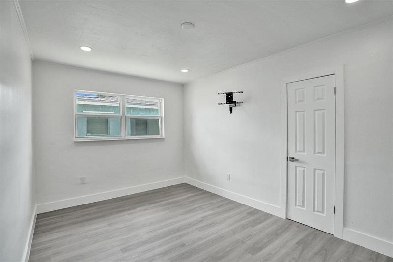 Image 53 of 74 For 7341 Meridian St