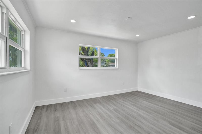 Image 9 of 74 For 7341 Meridian St