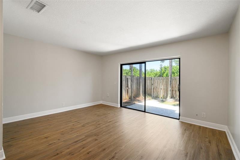 Image 18 of 38 For 410 Cypress Drive  11