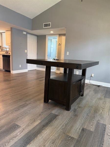 Image 7 of 12 For 1635 Green Acres Cir  Dd202