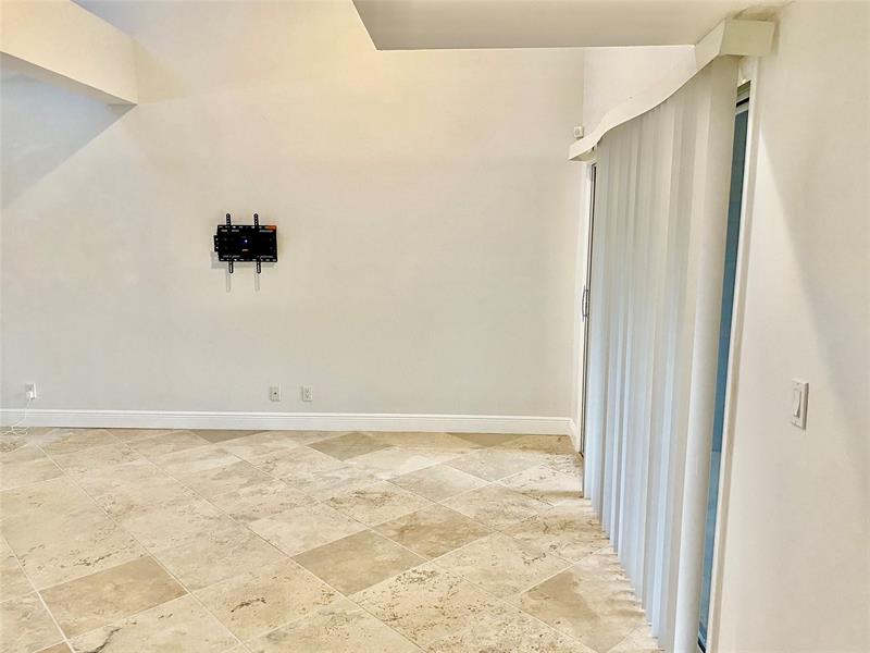 Image 10 of 24 For 5357 Buckhead Cir  1030