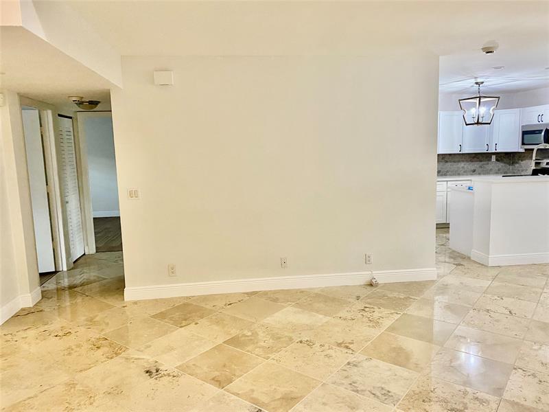 Image 11 of 24 For 5357 Buckhead Cir  1030